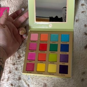 Trendyin Tokyo eye shadow pallet